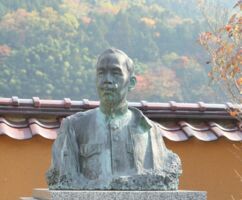 Ogai-Statue im Gartenbereich